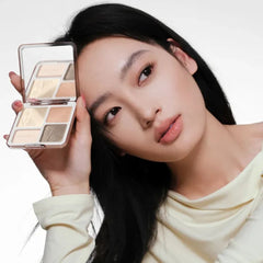 Woman holding a makeup compact- JUDYDOLL 2 IN 1 Highlighter Contour Palette 9g- 05 Feather Glow Palatte-The Cosmetic Store