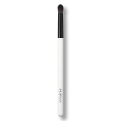 Innisfree Eyeshadow Brush for contouring and blending eye makeup – THE COSMETIC STORE NZ