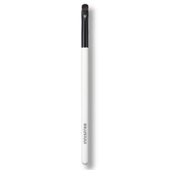 Innisfree Defining Eyeshadow Brush – precise eye detailing tool at THE COSMETIC STORE NZ