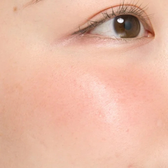 The Cosmetic Store -Canmake Cream Cheek - 16 Almond Terracotta-Close-up of a person's eye 