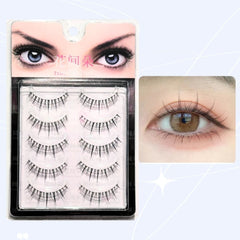 Set of false eyelashes with a packaging display and an example on an eye.