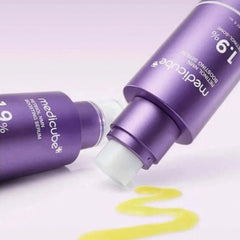 Lightweight texture and consistency swatch of Medicube Retinol NMN Boosting Serum on a clean surface.