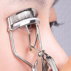 Action/Close-up Shot: Model using UUYP L-B002 classic curve eyelash curler for a natural lift